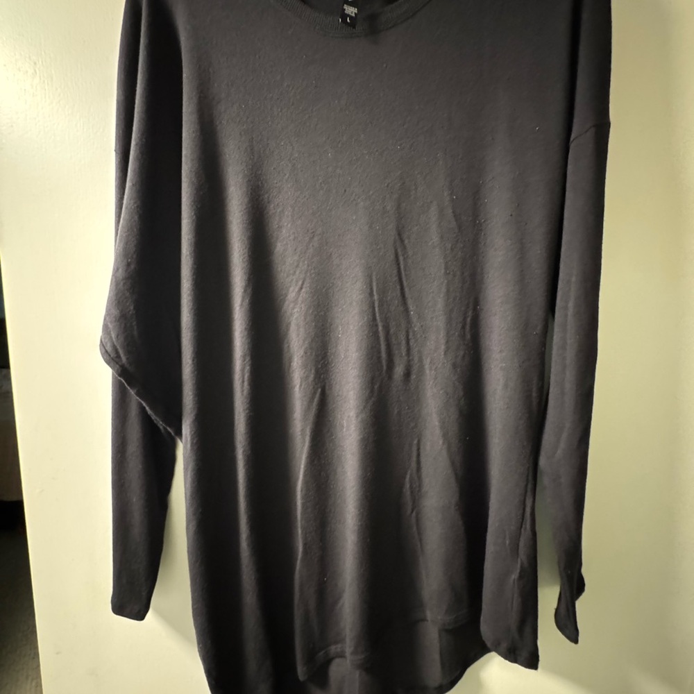 Athleta Women’s symmetrical long sleeve top in black, size Large